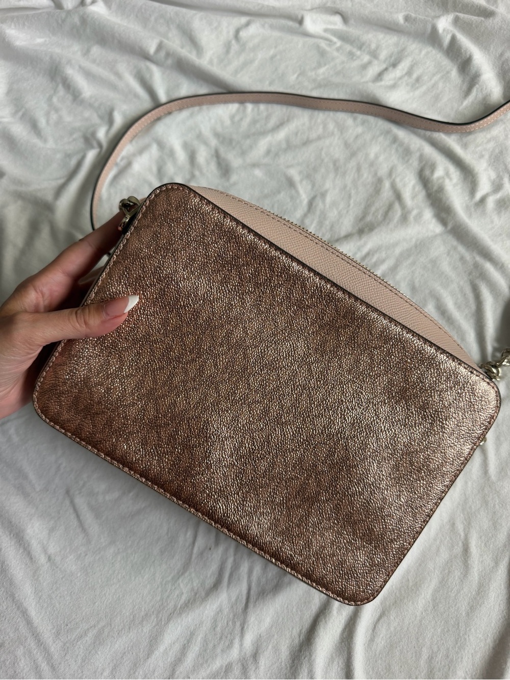 Brand new Michael Kors Metallic Rose Gold Crossbody Bag 🩷 - Picture 2 of 2